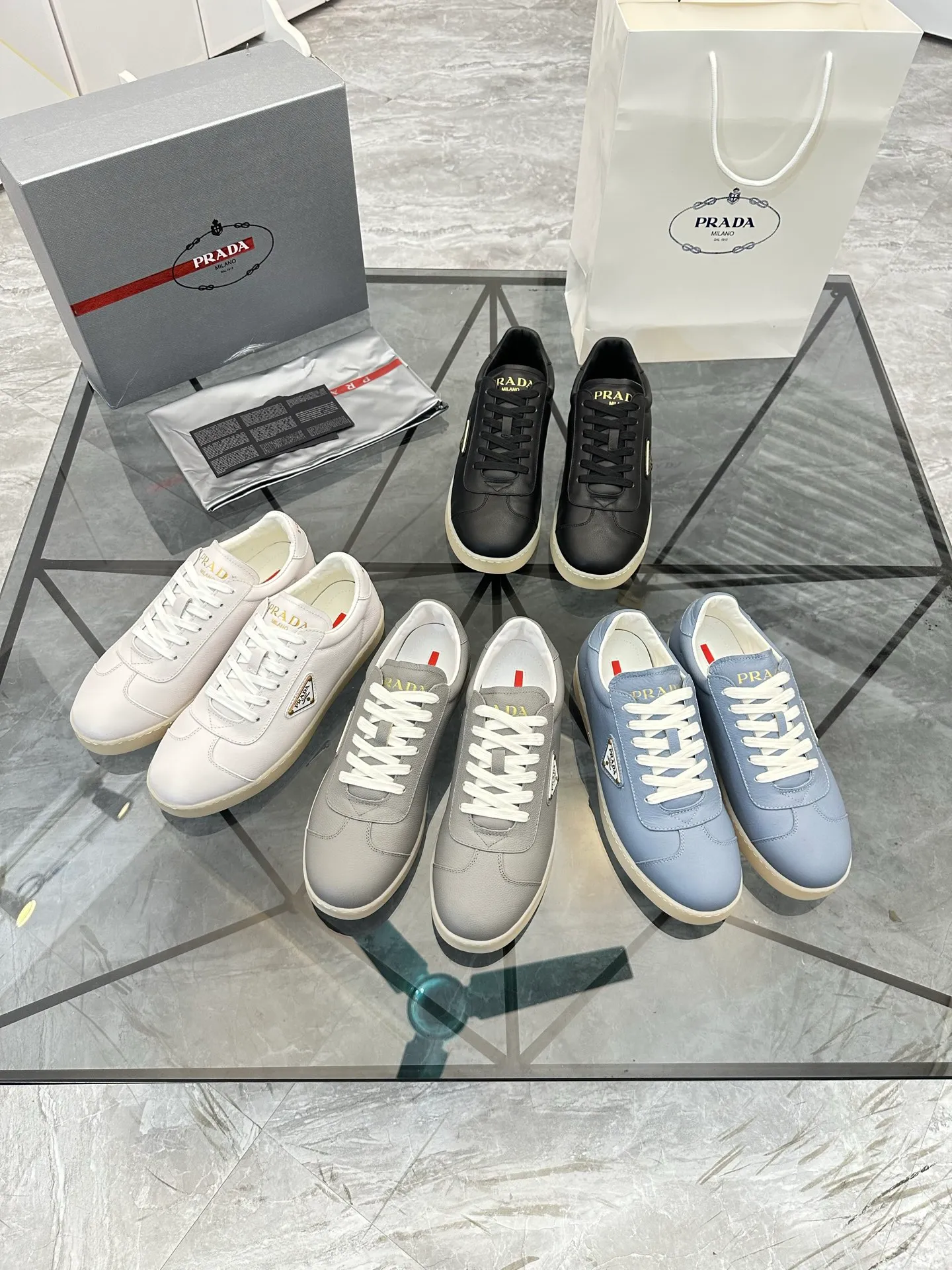 Men's shoes for sale 💰: 💰P540¥ High-end top quality Product trademark: Prada *"Prada*" low-top casual shoes Regular size: 38-45 (can be customized to 46) Product materials: imported first-layer cowhide for the upper, water-dyed cowhide lining, cowhide feet, original outsole. No.: 001